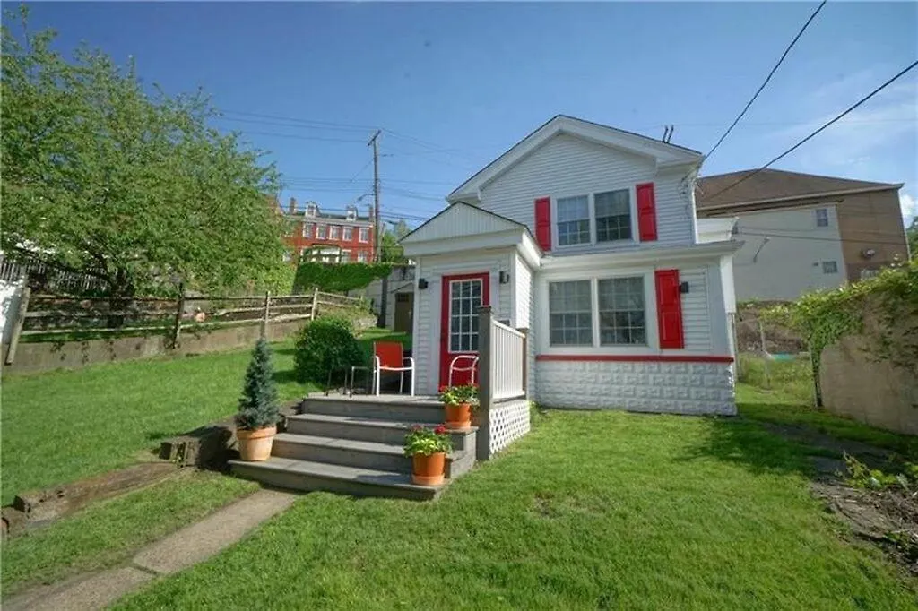 City Cottage With Yard, Sleeps 8 Pittsburgh